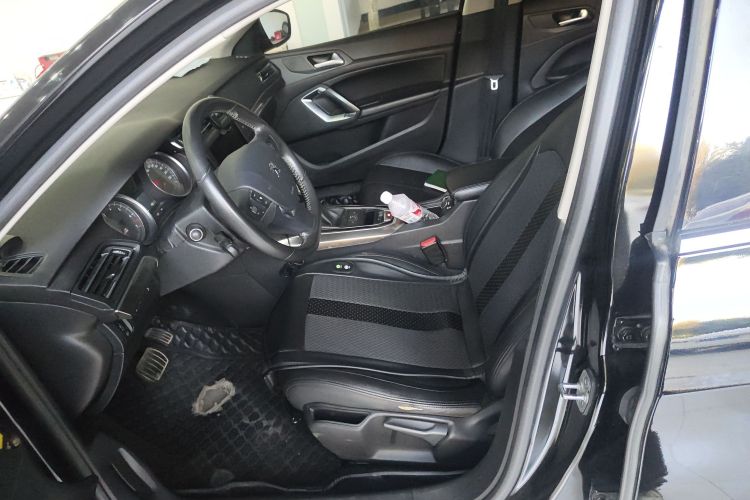 标致408 2015款 1.2T 自动豪华版局部细节19