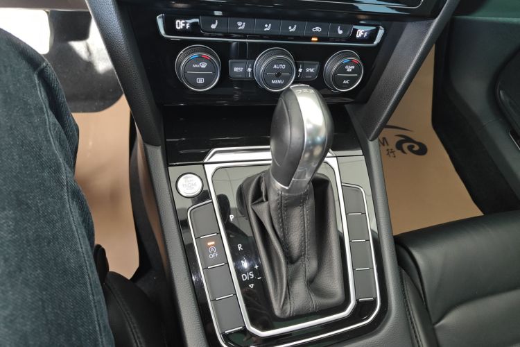 大众 迈腾 2019款 330TSI DSG 豪华型 国V中控内饰18