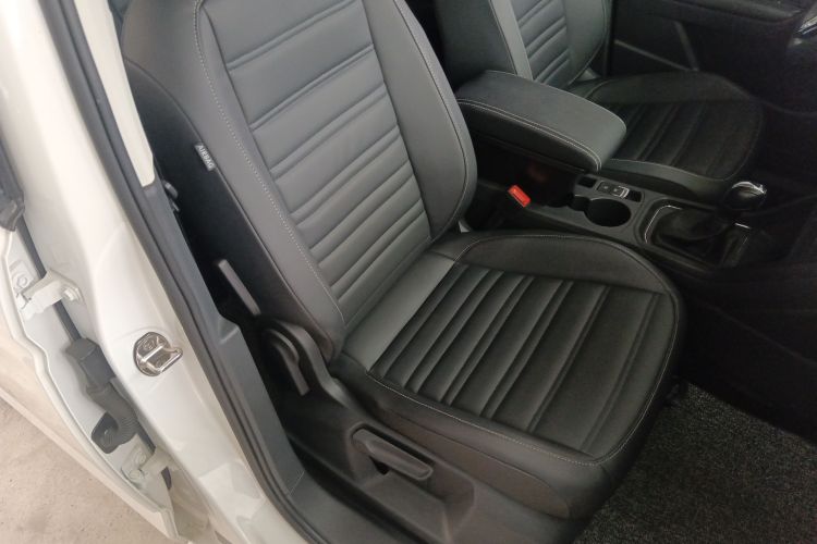 大众 2021款 途安L 280TSI DSG风尚版 7座局部细节41