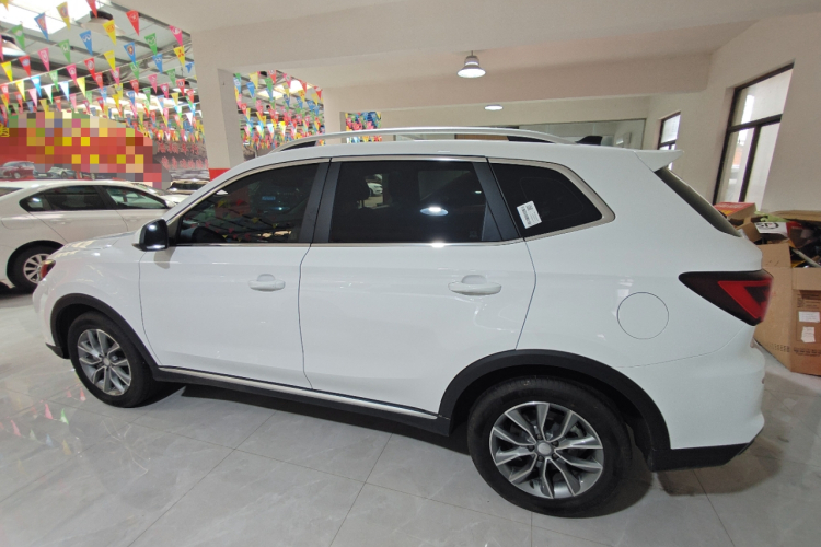 荣威RX5 2025款 PLUS 330TGI 自动领潮智惠版车身外观4