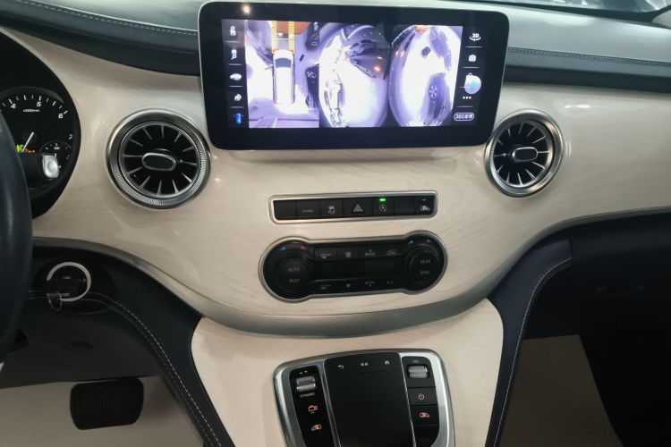 奔驰 威霆 2021款 2.0T 精英版 7座局部细节16