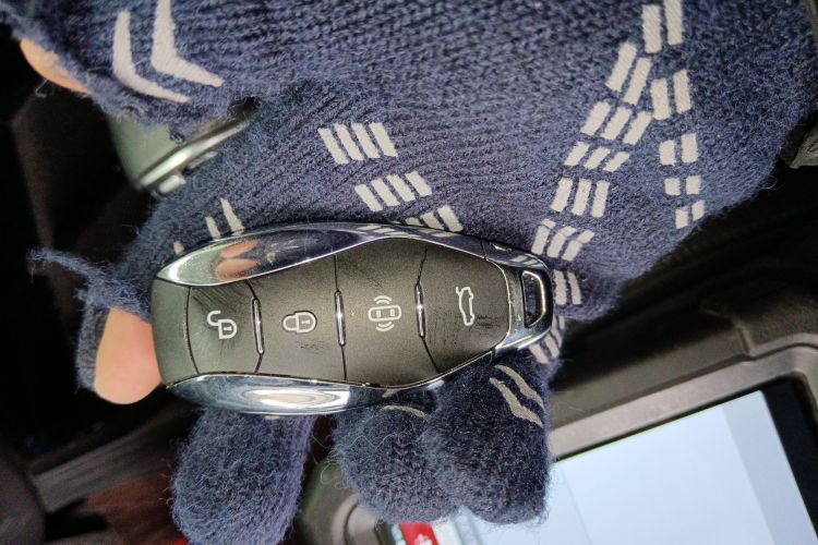 红旗HS3 2023款 1.5T 两驱善为版中控内饰7001