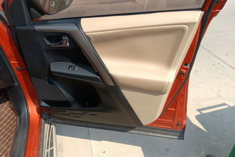 丰田 RAV4荣放 2013款 2.0L CVT四驱新锐版中控内饰7005