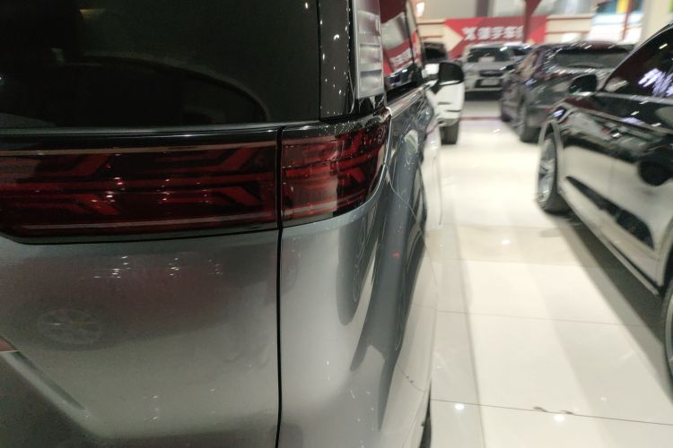 腾势D9 2022款 DM-i 970 四驱旗舰型车身外观9