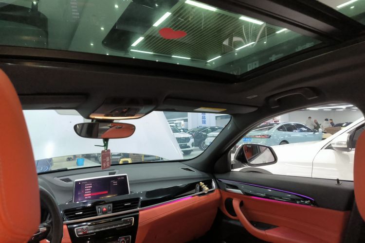 宝马X2 2020款 sDrive25i 领先型M运动套装中控内饰22