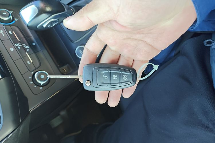 福特 福克斯 2018款 两厢经典 1.6L 自动风尚型智行版中控内饰7001