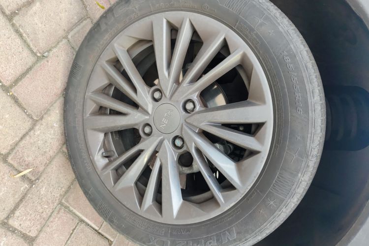 哪吒汽车 哪吒V 2022款 潮 400 Lite车身外观6007