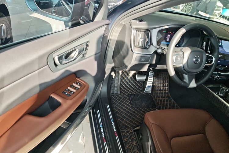 沃尔沃XC60 2023款 B5 四驱智逸豪华版中控内饰20