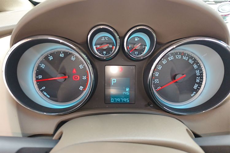 别克 英朗 2013款 GT 1.6L 自动时尚版中控内饰14