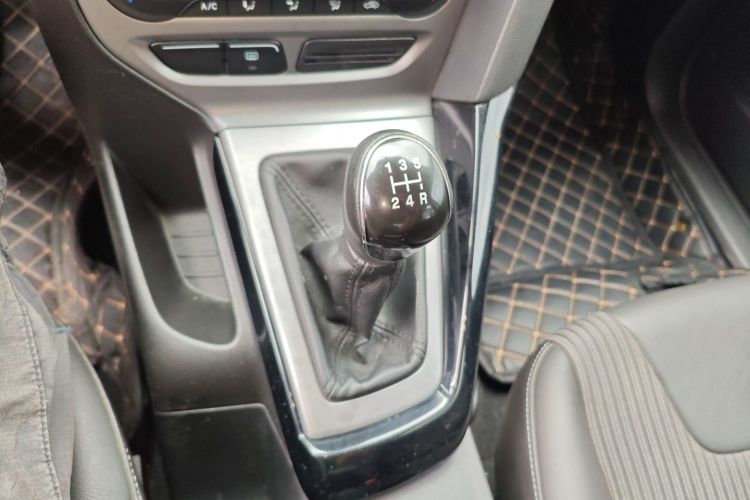 福特 福克斯 2012款 两厢 1.6L 手动风尚型局部细节18