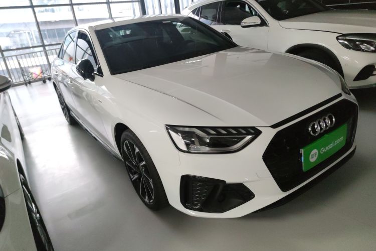 奥迪A4L 2023款 40 TFSI 豪华动感型车身外观3