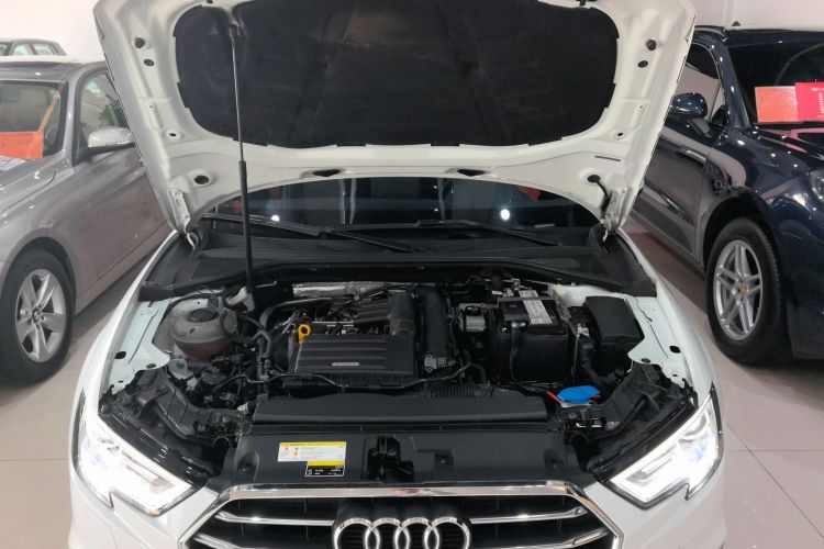 奥迪A3 2020款 改款 Limousine 35 TFSI 进取型 国VI机舱底盘24