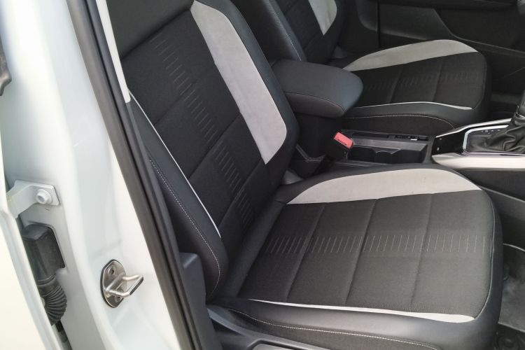 大众 T-ROC探歌 2018款 230TSI DSG两驱进取型 国V局部细节41