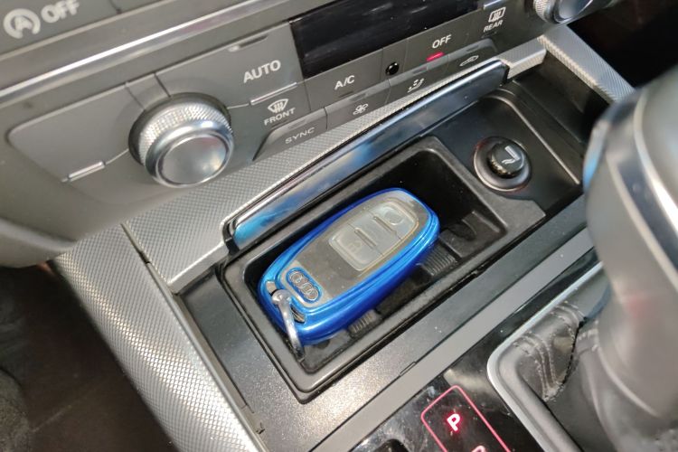 奥迪A6L 2018款 30周年年型 45 TFSI quattro 运动型中控内饰11