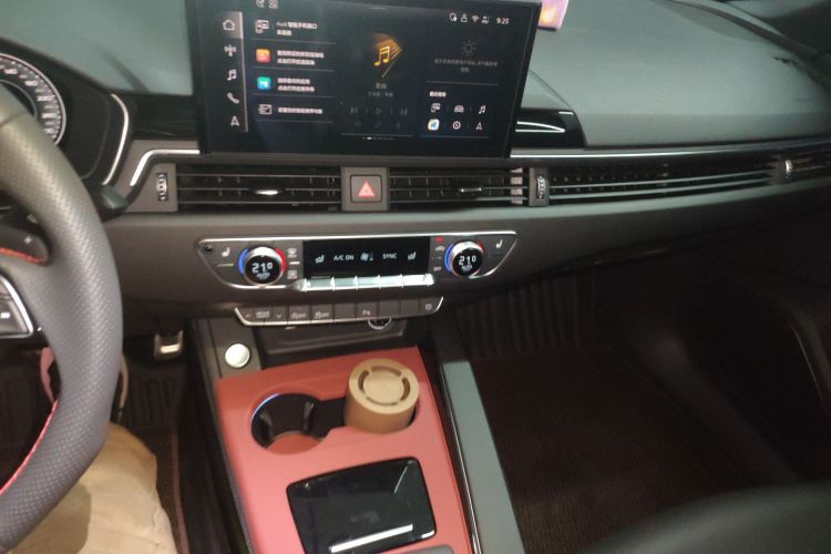 奥迪A4L 2025款 200万辆悦享版 40 TFSI 豪华动感型中控内饰16