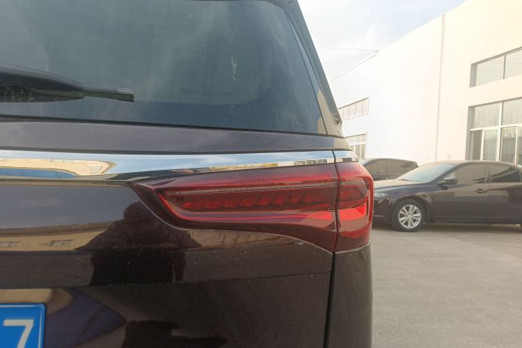 别克GL8 2020款 Avenir艾维亚 六座贤礼版车身外观9