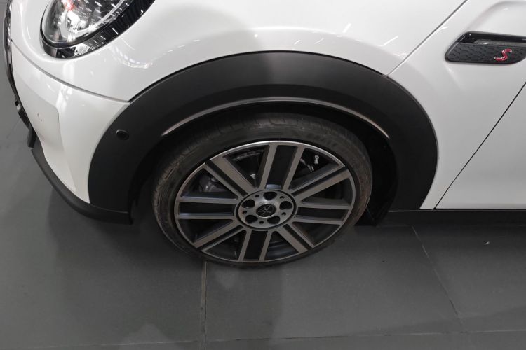 MINI 2023款 改款 2.0T COOPER S 艺术家 五门版车身外观6007