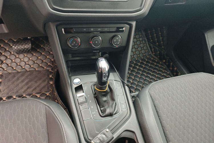 大众 途观L 2017款 330TSI 自动两驱风尚版中控内饰18