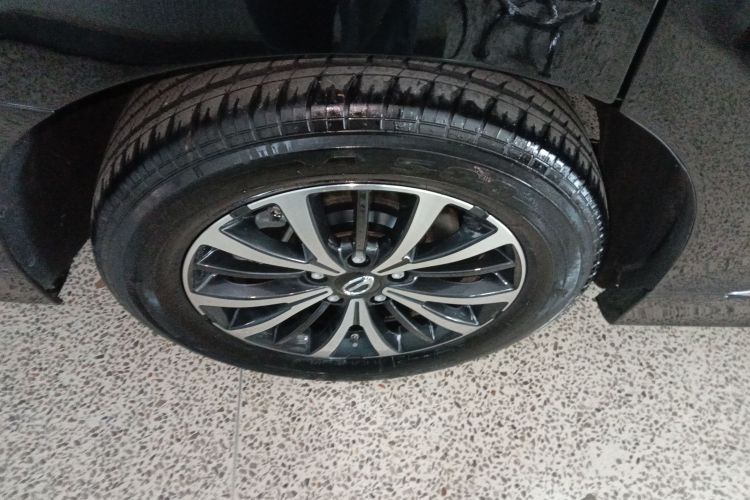 广汽传祺 传祺M8 2023款 领秀系列 390T 尊享版车身外观6008