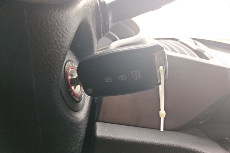 起亚 智跑 2016款 2.0L 手动两驱版GL中控内饰11