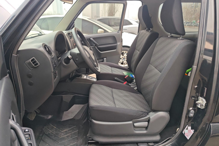 铃木 吉姆尼 2015款 1.3 AT JLX中控内饰19