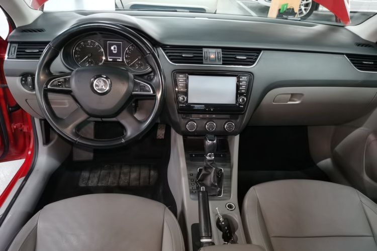 斯柯达 明锐 2015款 1.6L 自动逸俊版中控内饰12