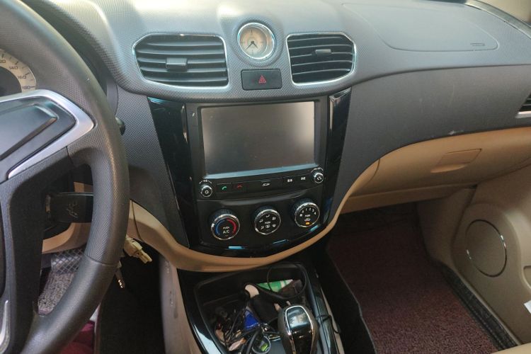 五菱汽车 五菱宏光 2014款 1.5L S自动豪华型中控内饰16