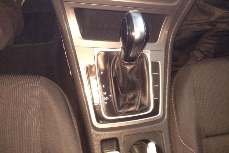 大众 高尔夫 2015款 1.6L 自动时尚型中控内饰18