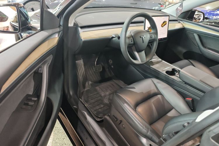 特斯拉 Model Y 2022款 改款 后轮驱动版中控内饰7003