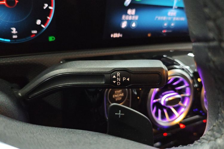 奔驰A级 2022款 A 200 L 运动轿车动感型局部细节18