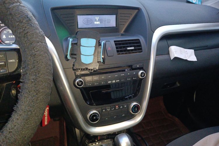 奔腾X80 2013款 2.0L 自动舒适型中控内饰16