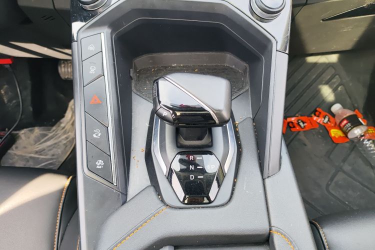 领克06 EM-P 2023款 1.5T Remix PHEV Pro中控内饰18