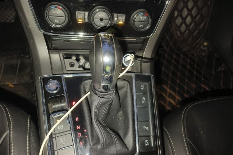 大众 帕萨特 2017款 330TSI DSG尊荣版中控内饰18