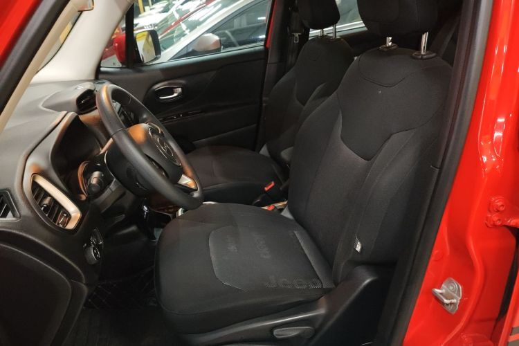 Jeep 自由侠 2017款 180T 自动高能版中控内饰19