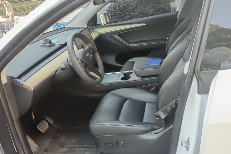 特斯拉 Model Y 2022款 改款 后轮驱动版中控内饰19