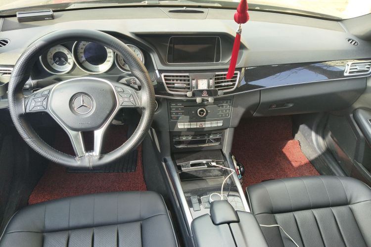 奔驰E级 2015款 E 200 L 运动型中控内饰12