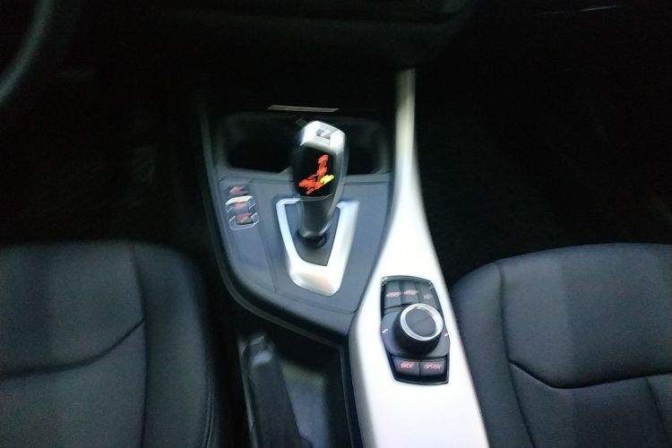 宝马1系(进口) 2013款 改款 118i 领先型中控内饰18