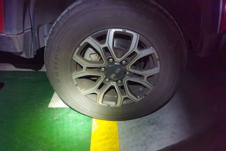 北京BJ40 2020款 2.0T 自动四驱城市猎人版侠客型车身外观10