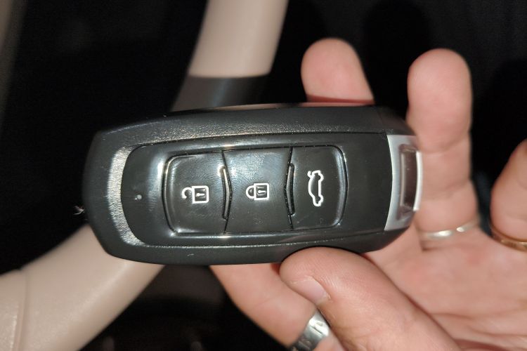 吉利银河 2023款 熊猫mini 200km 灵动熊中控内饰7001