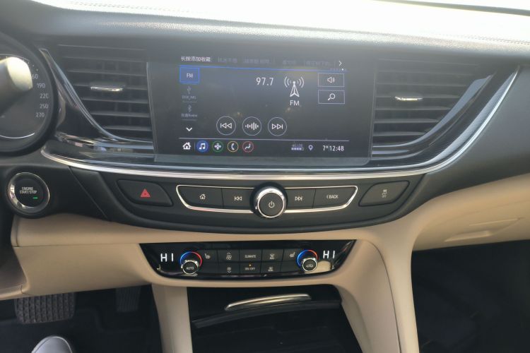 别克 君威 2021款 552T 精英型中控内饰16