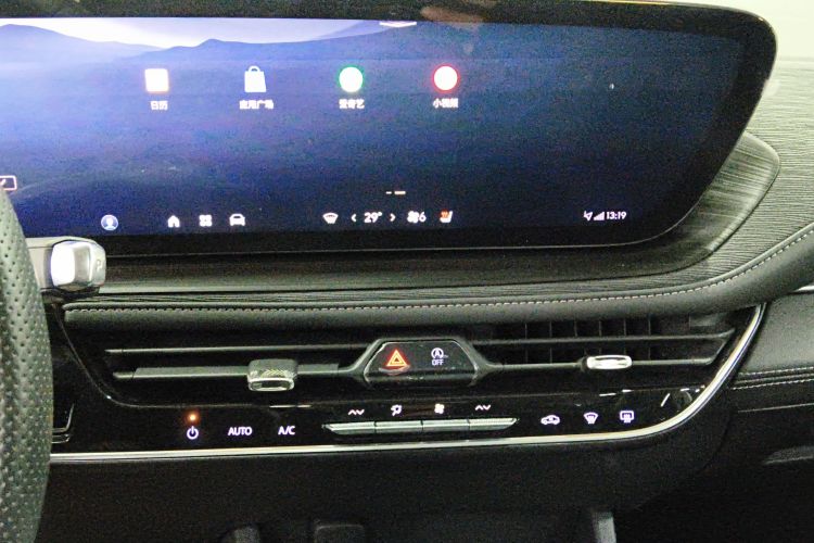 别克 君越 2023款 28T 越尊版中控内饰16