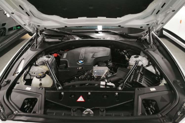 宝马5系 2014款 528Li 领先型机舱底盘24