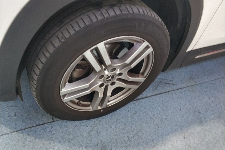 奔驰GLB 2021款 GLB 200 动感型车身外观6007