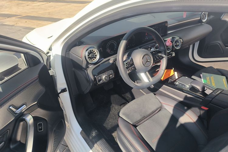 奔驰A级 2023款 A 200 L 时尚型中控内饰20