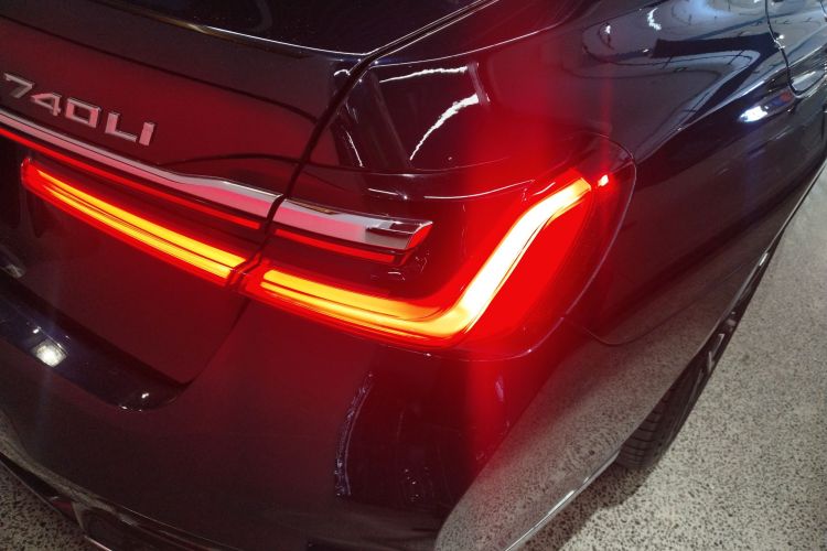 宝马7系 2019款 改款 740Li 领先型 M运动套装车身外观9