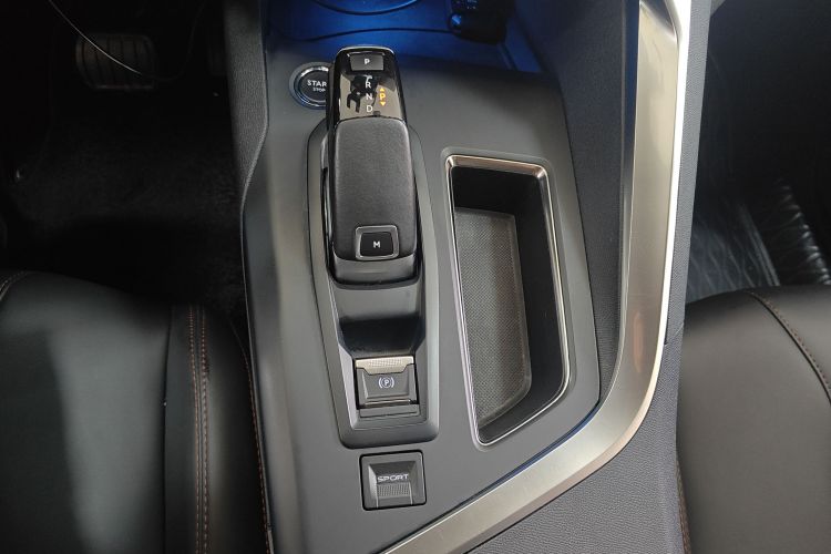 标致4008 2019款 改款 360THP 尝先版中控内饰18