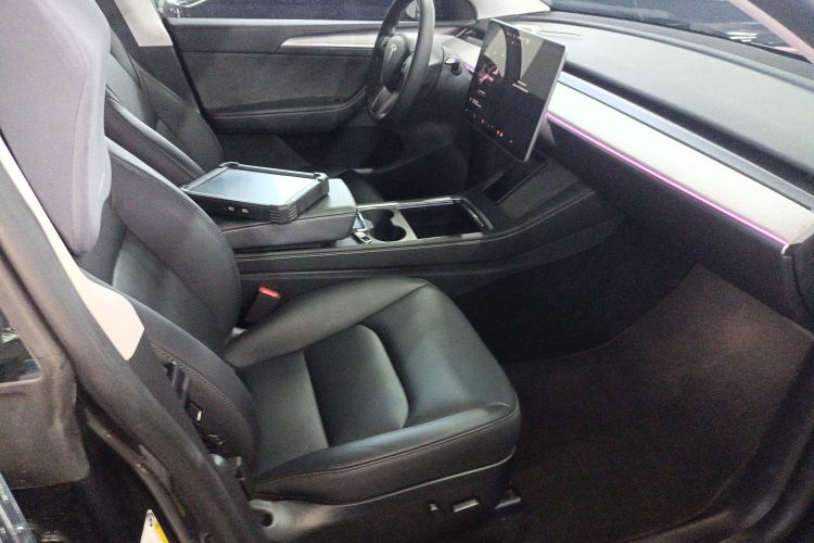 特斯拉 Model Y 2024款 长续航全轮驱动版局部细节41