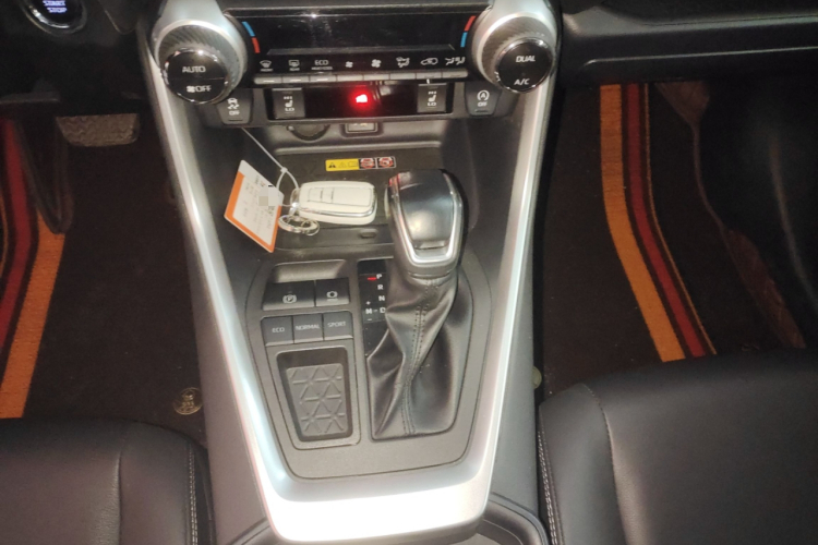 丰田 RAV4荣放 2023款 2.0L CVT两驱风尚Plus版中控内饰18