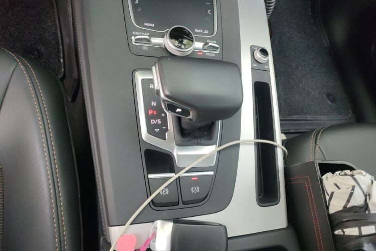 奥迪Q5L 2018款 40 TFSI 荣享时尚型 国VI局部细节18