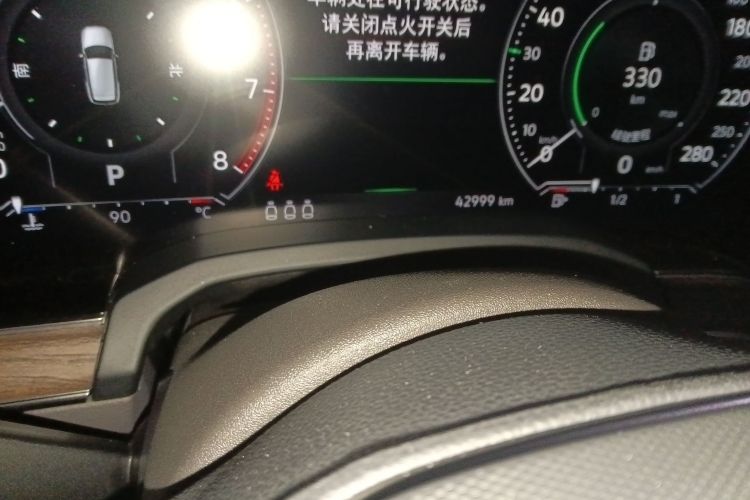 大众 途锐 2023款 3.0TSI 锐享版 曜黑运动套装中控内饰15